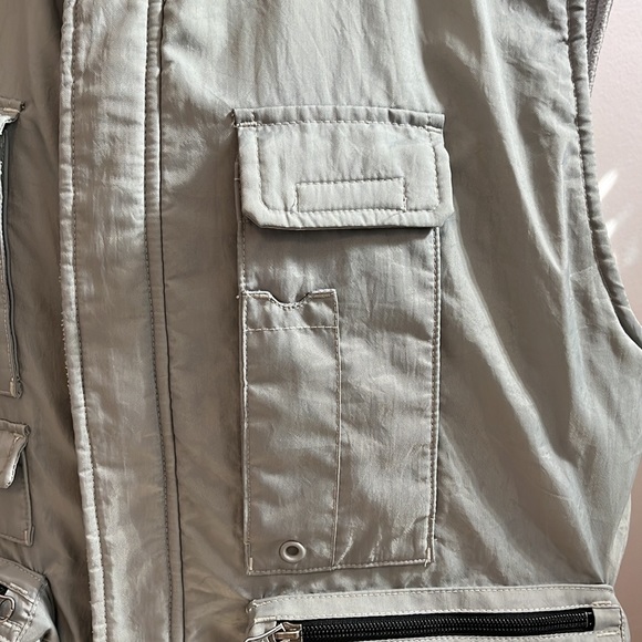Gap light gray utility vest fleece lining zipper and Velcro close pockets L - Picture 2 of 13